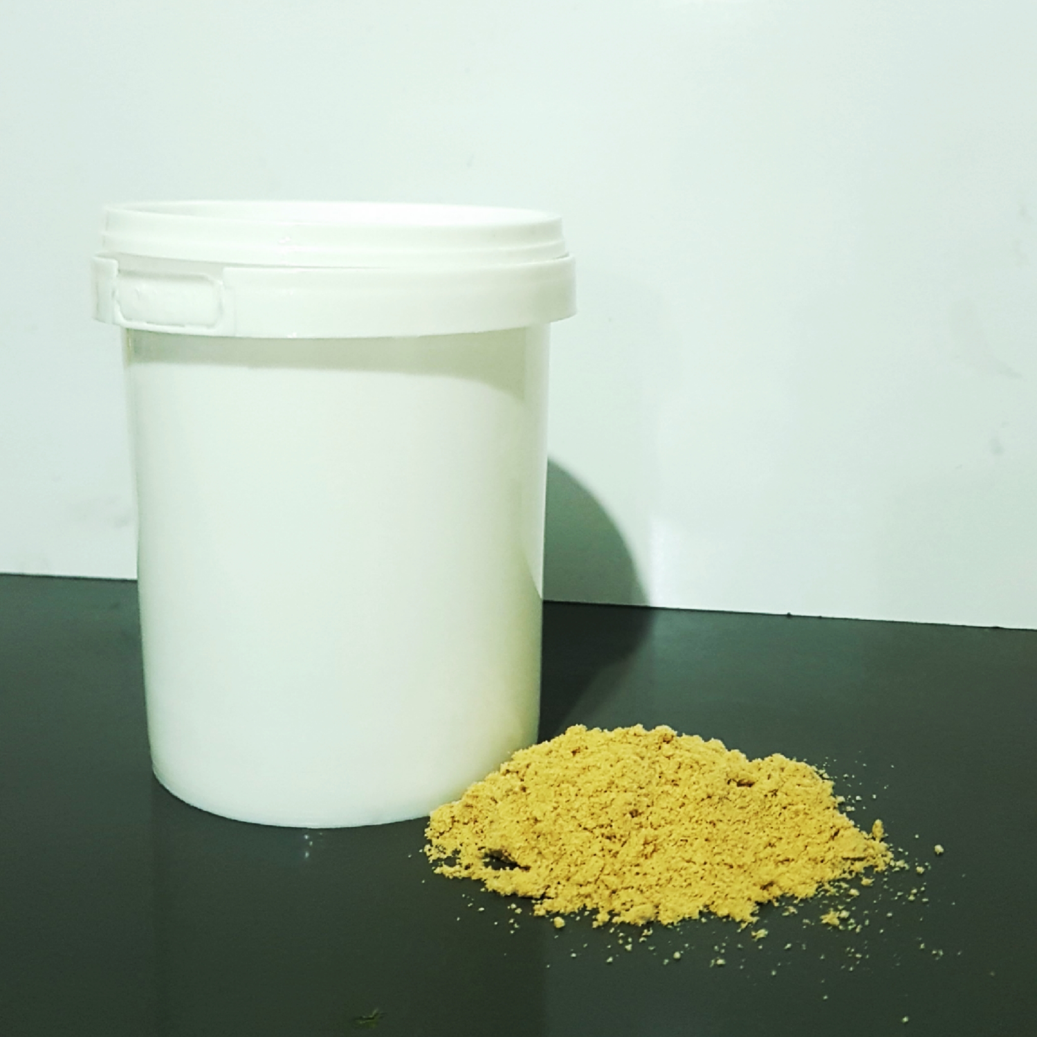 سرلاک پرنده مخصوص جوجه پرندگان زینتی و طوطی‌سانان (۵۰۰ گرمی)